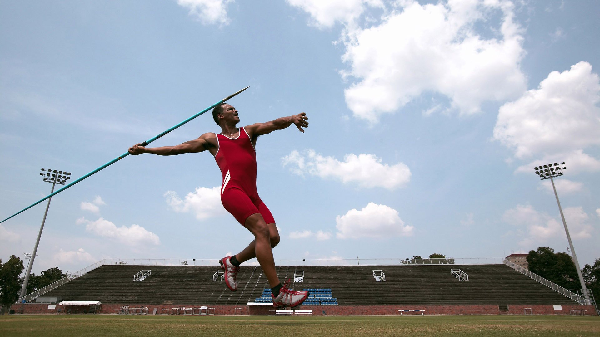 “篮球+健康”全民健身活动广受欢迎,助推体育产业升级,全民健身篮球场